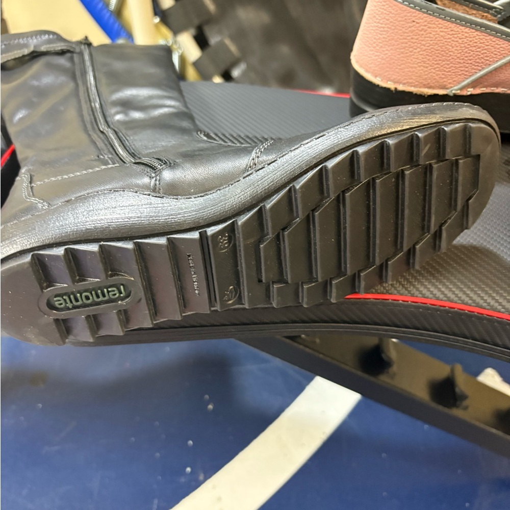 Remonte Women's Sleek Black Winter Boots - Picture 5 of 5